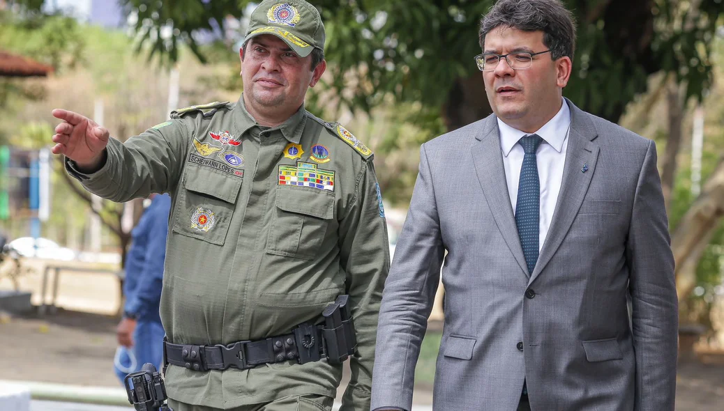 Rafael Fonteles e o comandante-geral da Polícia Militar, Scheiwann Lopes