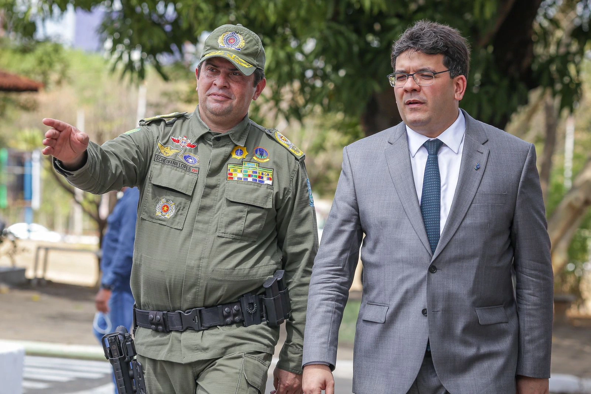 Rafael Fonteles e o comandante-geral da Polícia Militar, Scheiwann Lopes