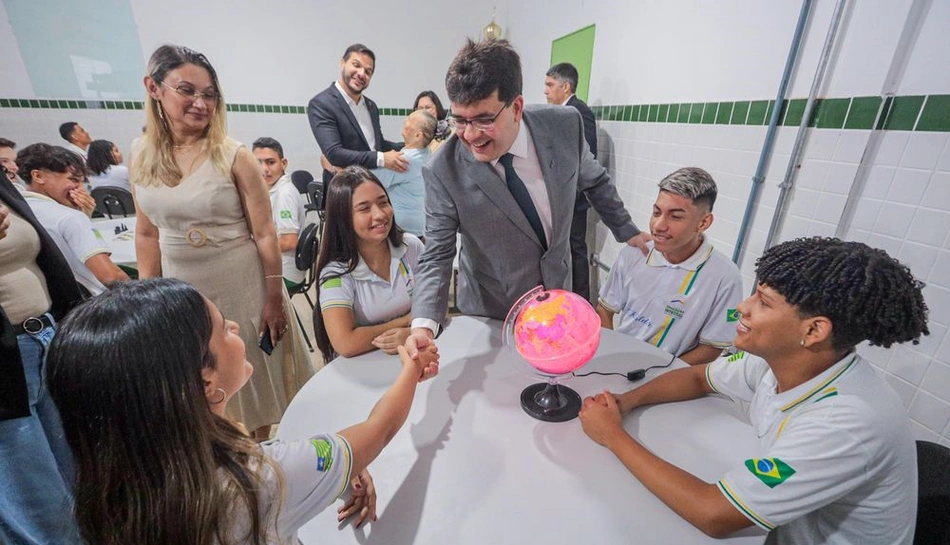 Rafael Fonteles entrega reforma do CETI Raldir Cavalcante no Dirceu