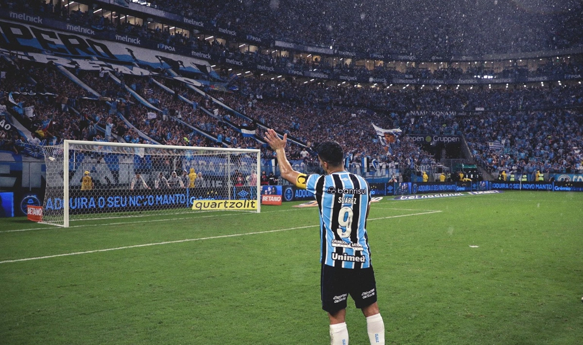 Suárez agradece torcida gremista em despedida na Arena do Grêmio