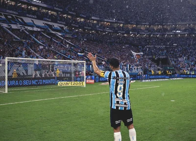 Suárez agradece torcida gremista em despedida na Arena do Grêmio