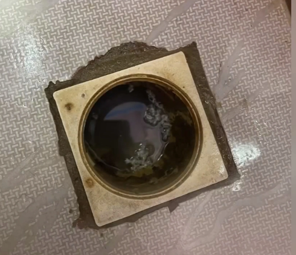 Suspeito ainda tentou esconder as drogas em um buraco