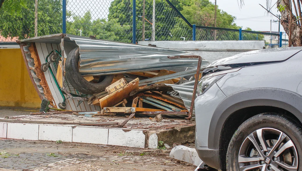 Trailer ficou destruído