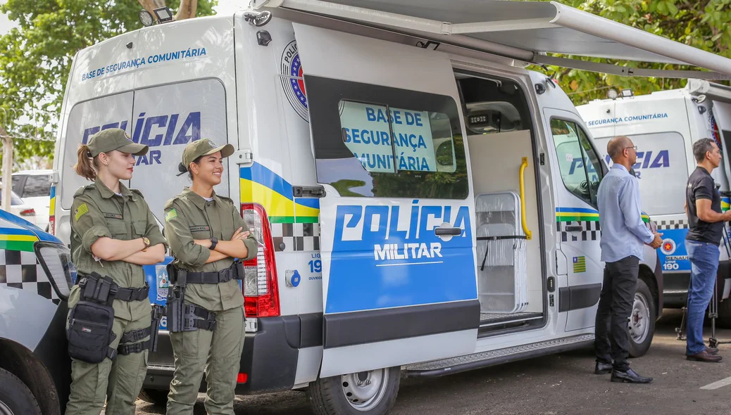 Vans da Polícia Militar do Piauí