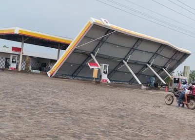Ventania derrubou estrutura de posto de combustível