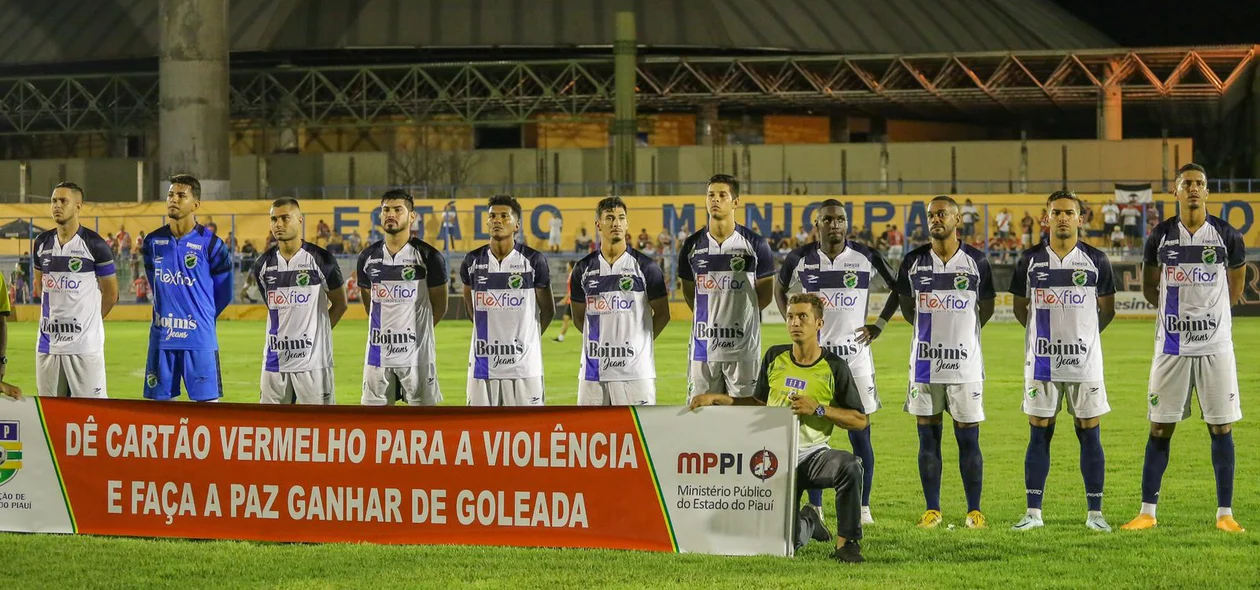 Altos na partida contra o River