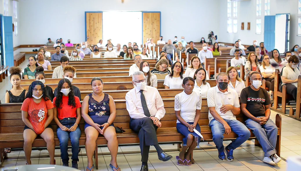 Amigos e familiares de Janaína emocionados