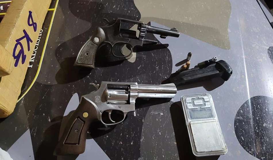 Armas apreendidas na Vila Irmã Dulce