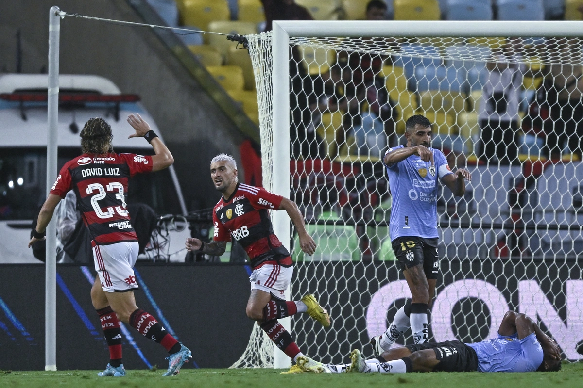 Arrascaeta comemora gol que levou o jogo para a prorrogação