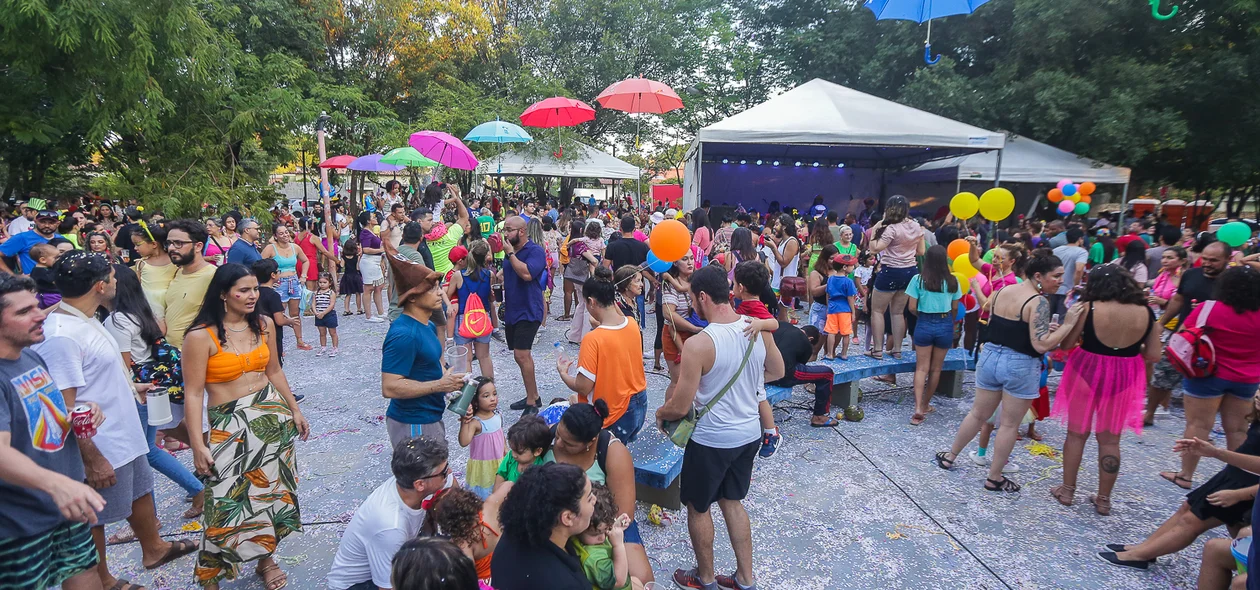 Bloco aconteceu na praça dezesseis de agosto