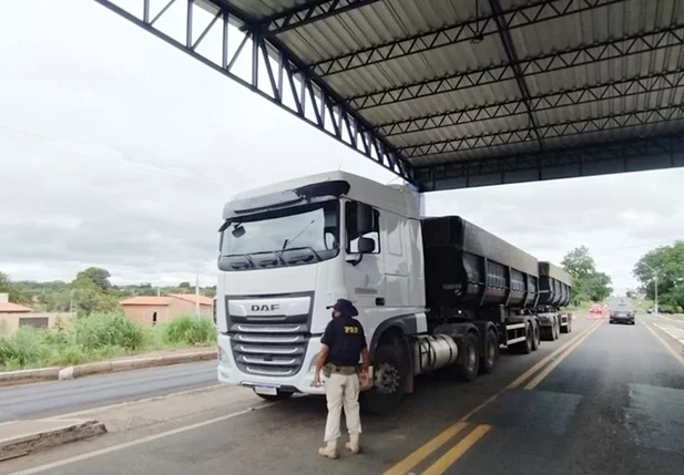 Caminhão apreendido