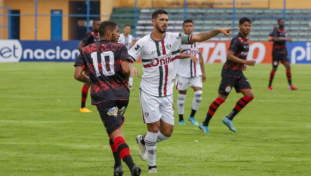 Campinense abriu o placar logo no inicio do jogo