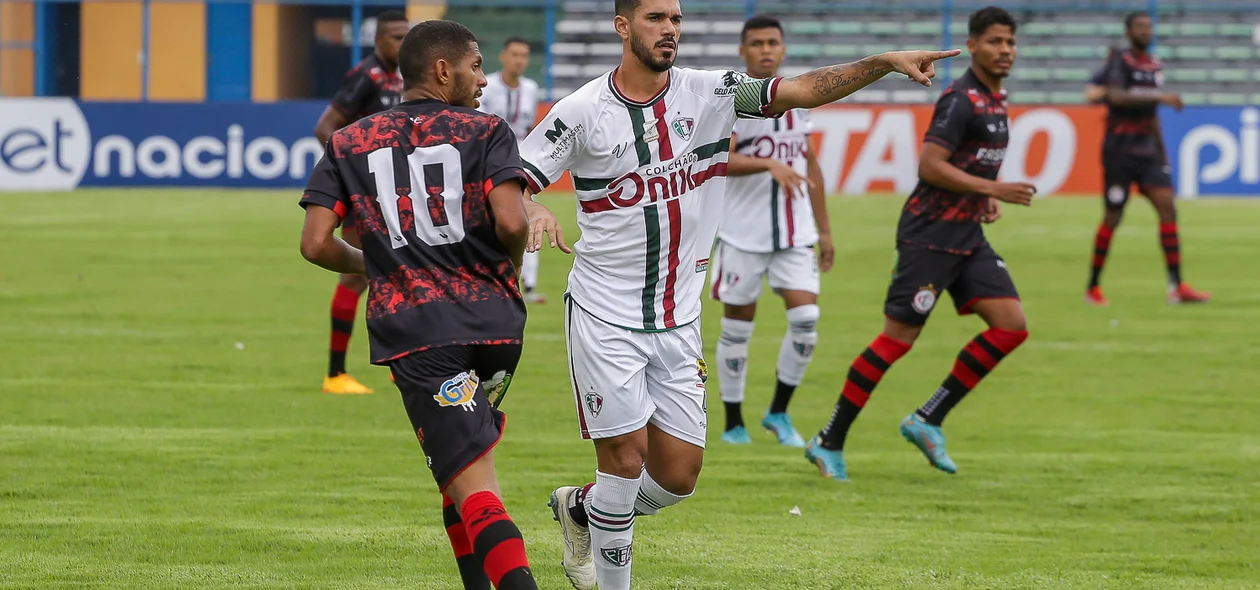 Campinense abriu o placar logo no inicio do jogo