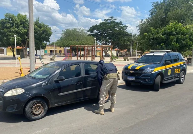 Carro é recuperado pela PRF em São Raimundo Nonato