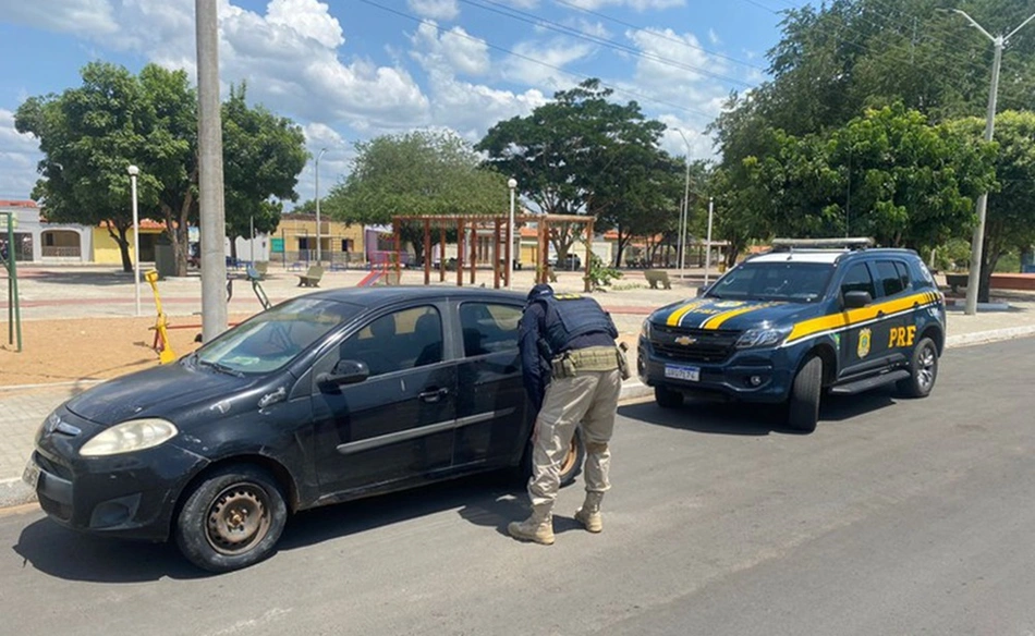Carro é recuperado pela PRF em São Raimundo Nonato