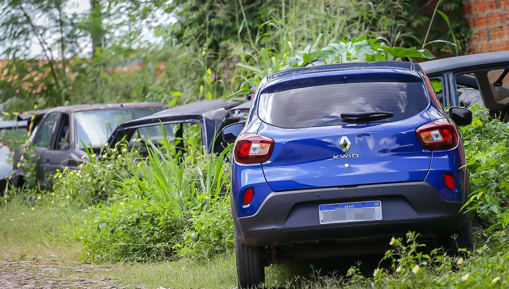 Carro foi encontrado abandonado nesta segunda