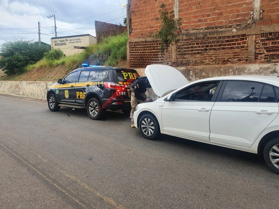 Carro recuperado pela PRF