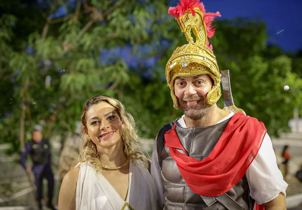 Casal comemora 1 ano de namoro no corso de Teresina