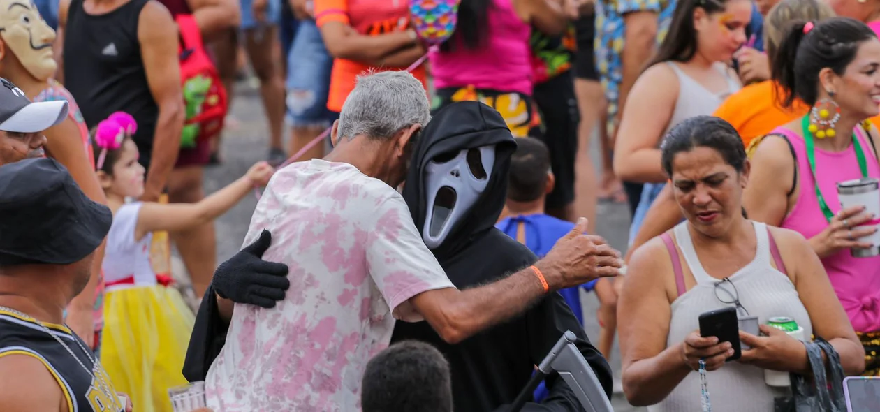 Concentração do bloco foi no Iate Clube