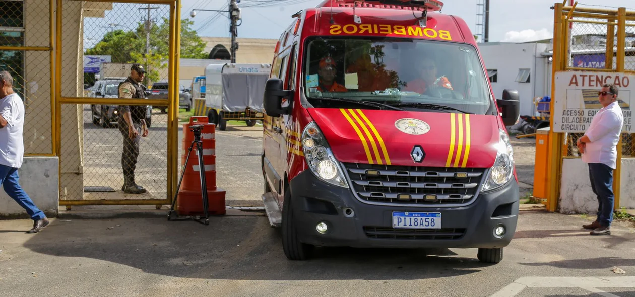 Corpo de Bombeiros acompanham familiares durante o traslado