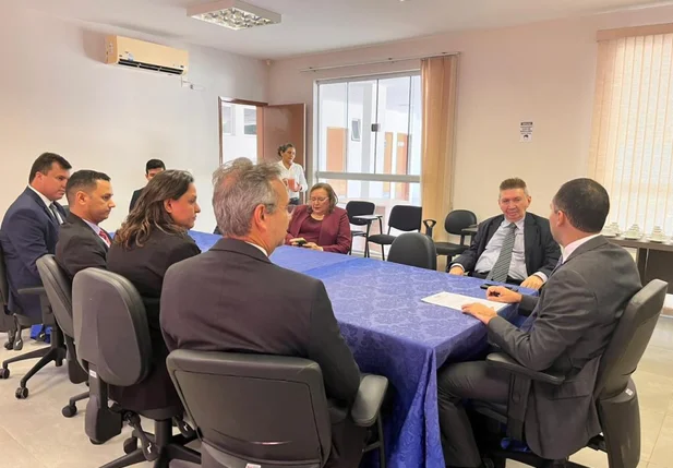 Corregedor-geral da Justiça realiza visita à Subseção da OAB em Parnaíba