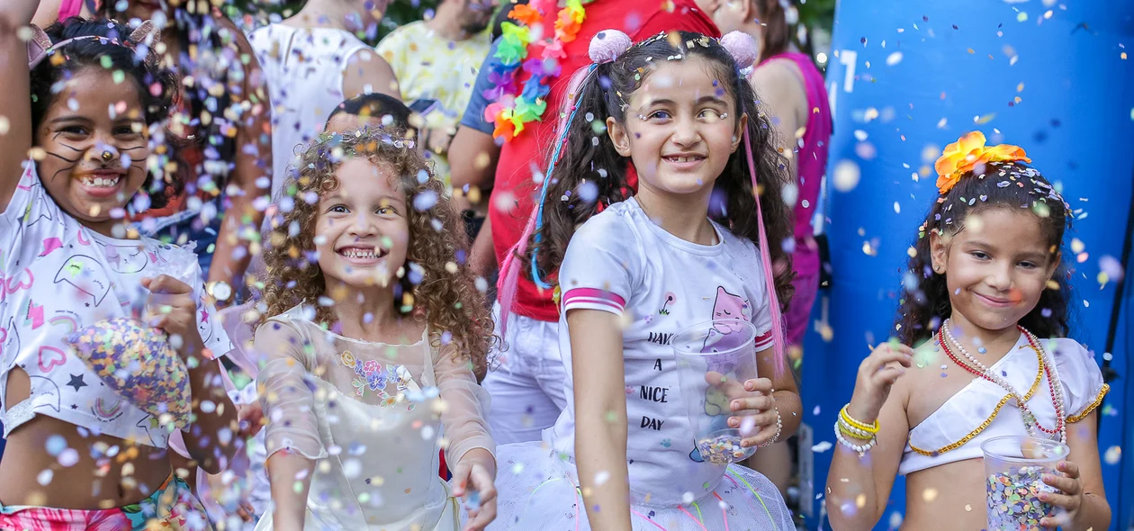 Crianças brincando no carnaval
