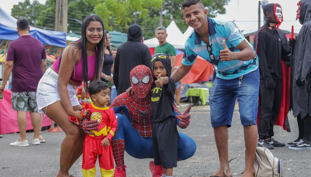 Crianças fantasiadas