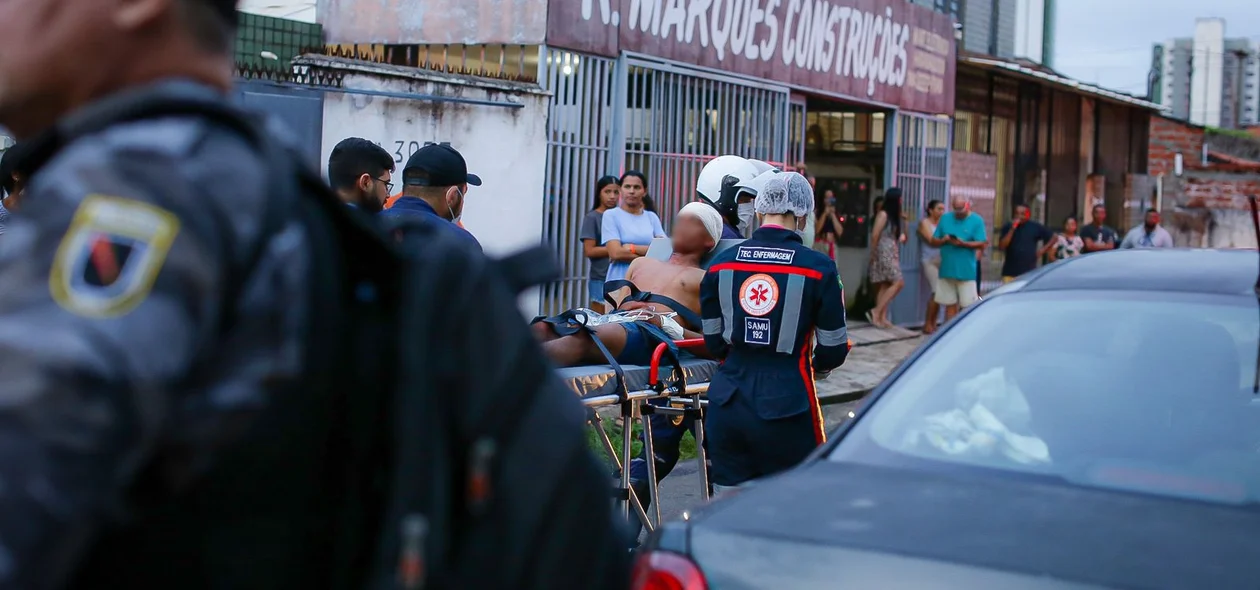 Criminoso baleado levado pelo SAMU