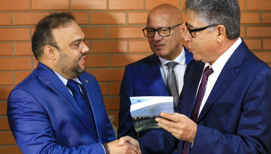 Deputado Ziza Carvalho ao lado do deputado João Mádison