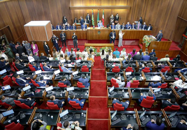 Deputados tomam posse na abertura do ano legislativo 2023 na Alepi