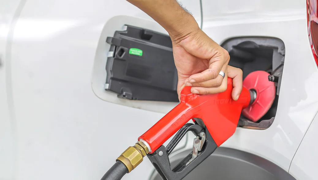 Gasolina sobe nos postos de combustíveis após reajuste da Petrobras