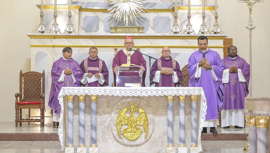 Dom Jacinto Brito durante a missa