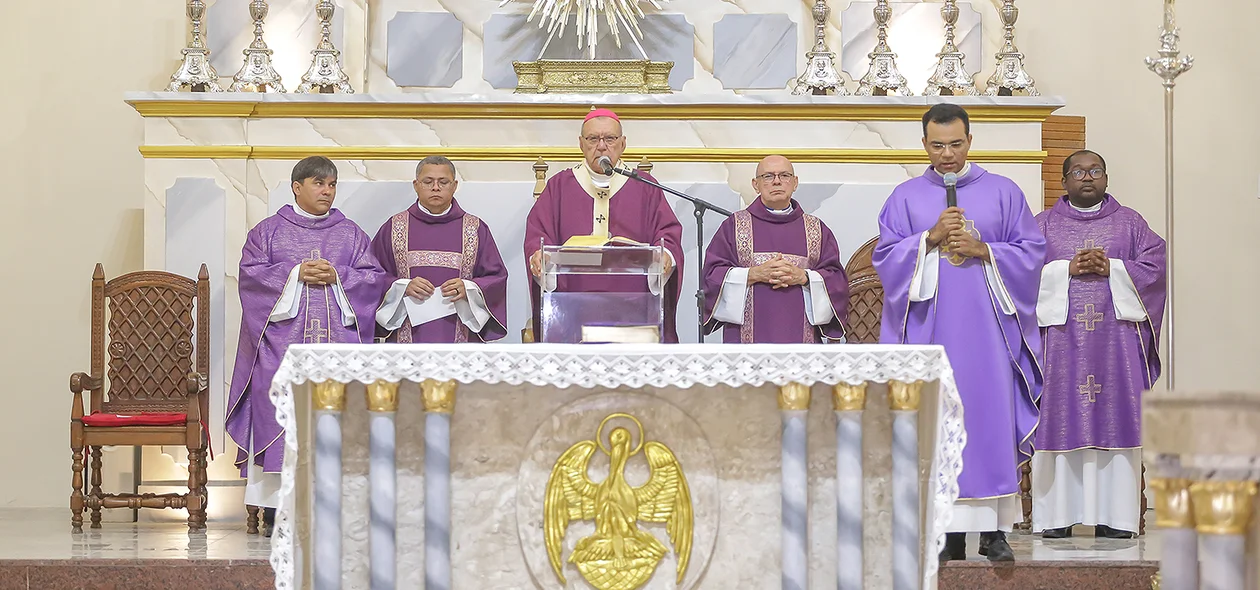 Dom Jacinto Brito durante a missa