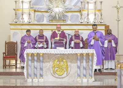 Dom Jacinto Brito durante a missa