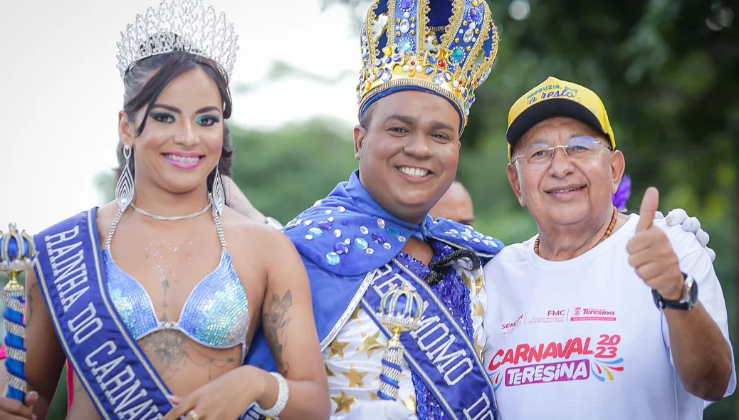 Dr. Pessoa com Rei Momo e Rainha do Carnaval no Corso de Teresina