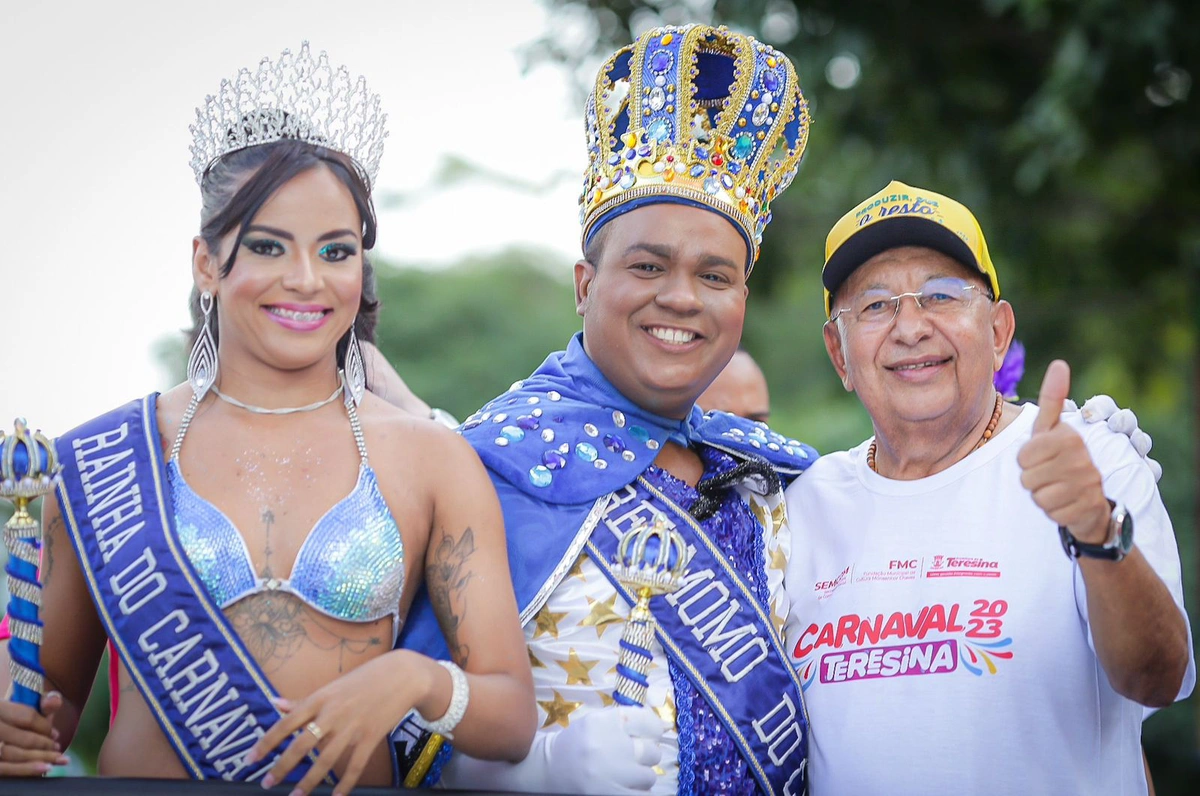 Dr. Pessoa com Rei Momo e Rainha do Carnaval no Corso de Teresina