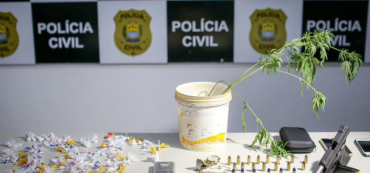 Drogas e dinheiro apreendidos