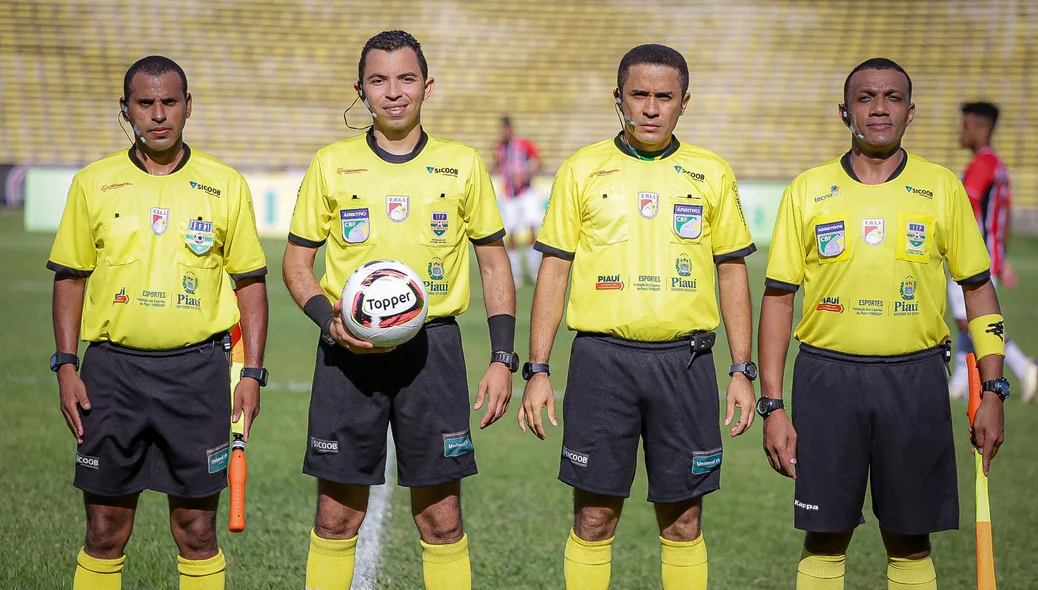 Equipe de arbitragem entre River e Corisabbá