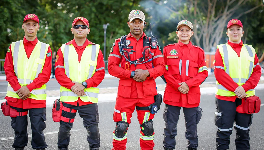 Equipe de bombeiros civis no Corso de Teresina 2023