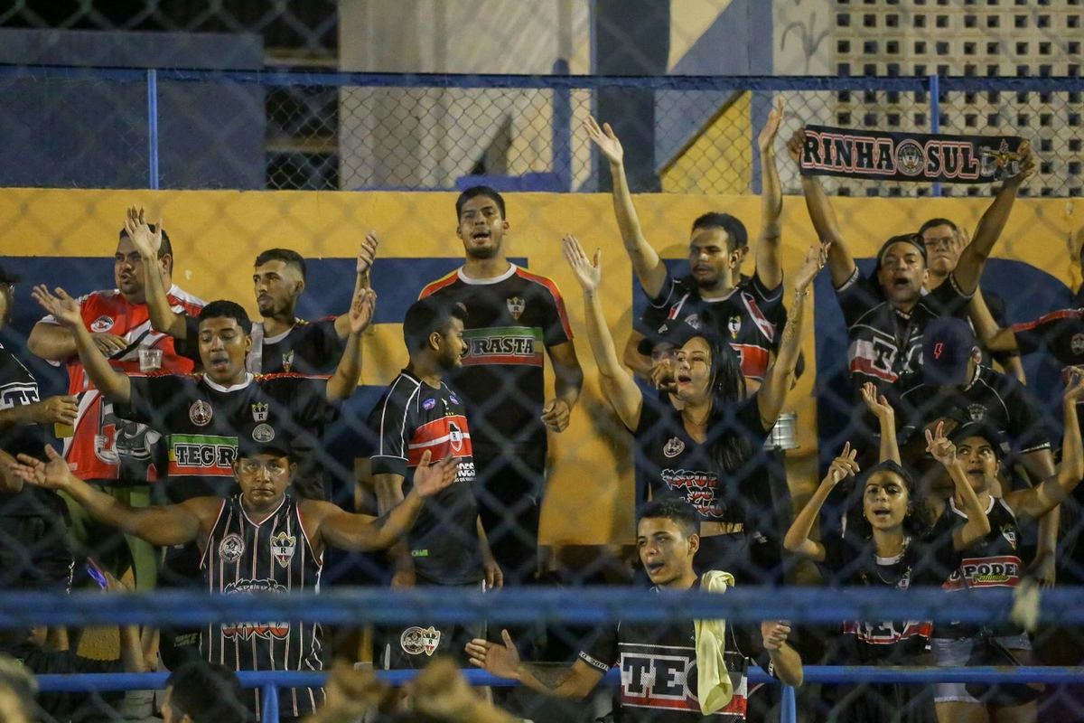 Esporão de Galo, torcida organizada do River