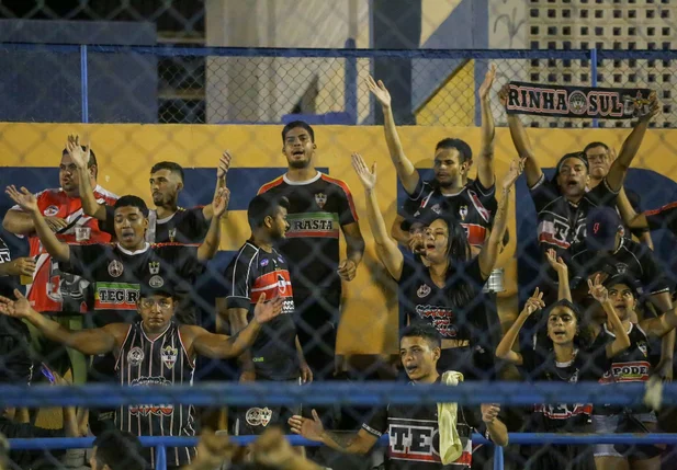 Esporão de Galo, torcida organizada do River