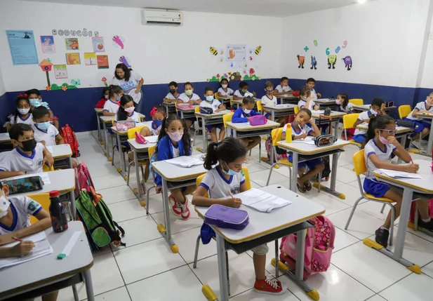 Estudantes participam de exame do Sistema de Avaliação da Educação de Oeiras