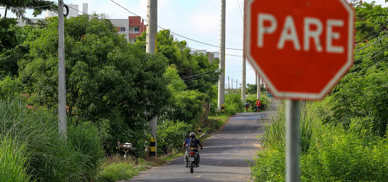 Falta de sinalização tem gerado acidentes constantes no local