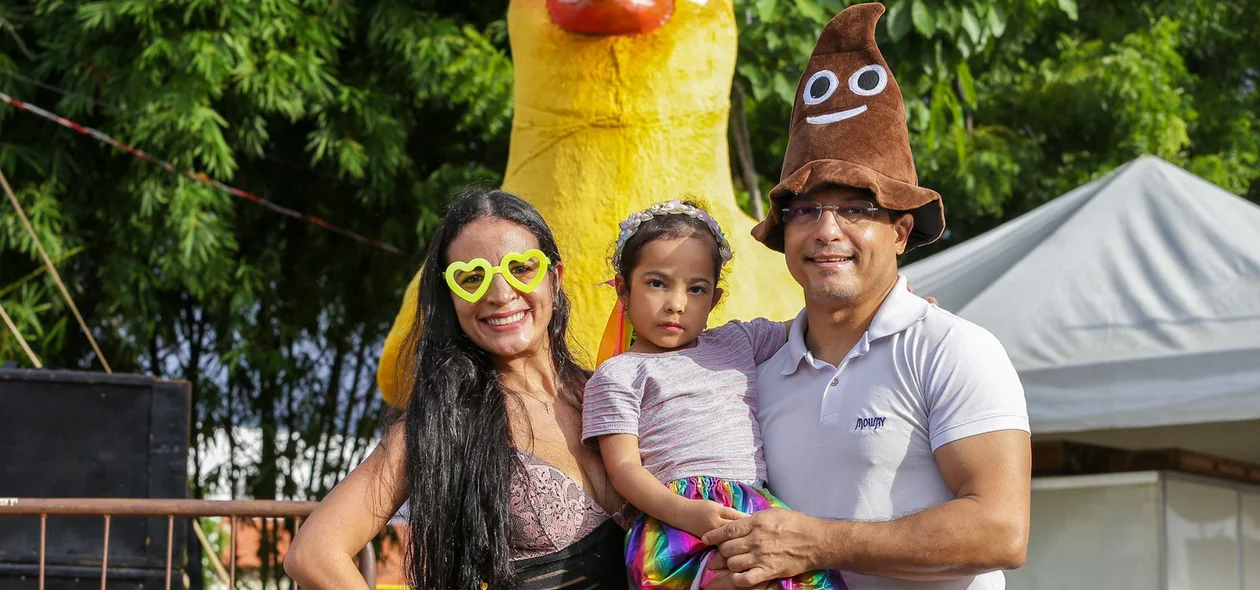 Família participando da bloco