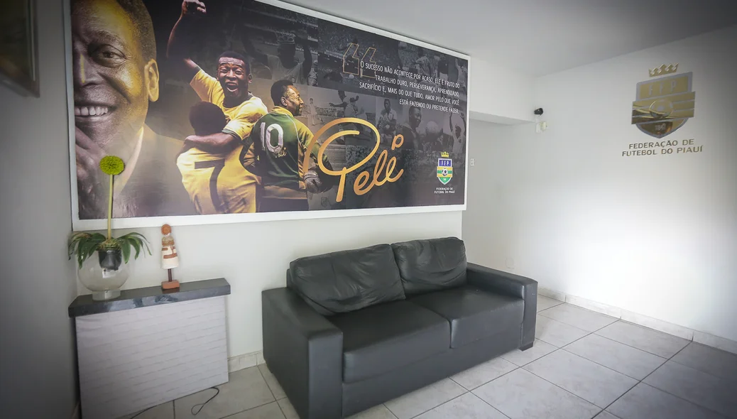 Federação de Futebol do Piauí homenageia o Pelé