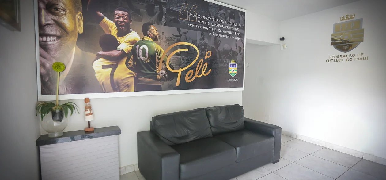 Federação de Futebol do Piauí homenageia o Pelé