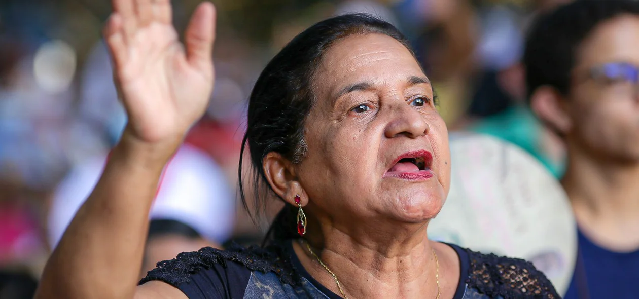 Fiel compareceu à missa