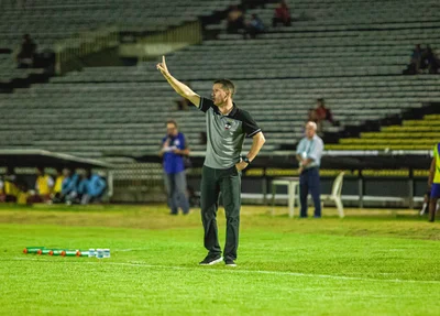 Gerson Gusmão, técnico do River