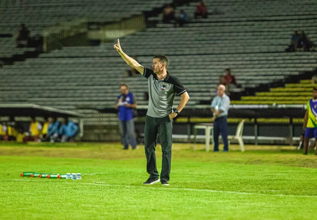 Gerson Gusmão, técnico do River