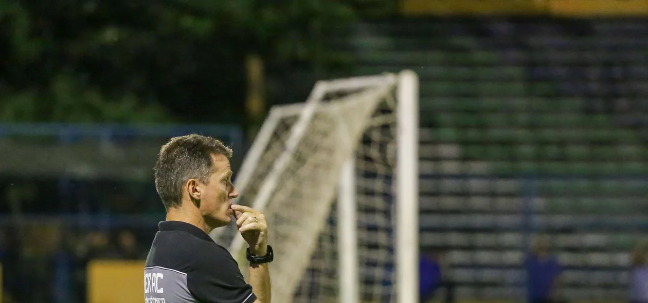 Gerson Gusmão, técnico do River